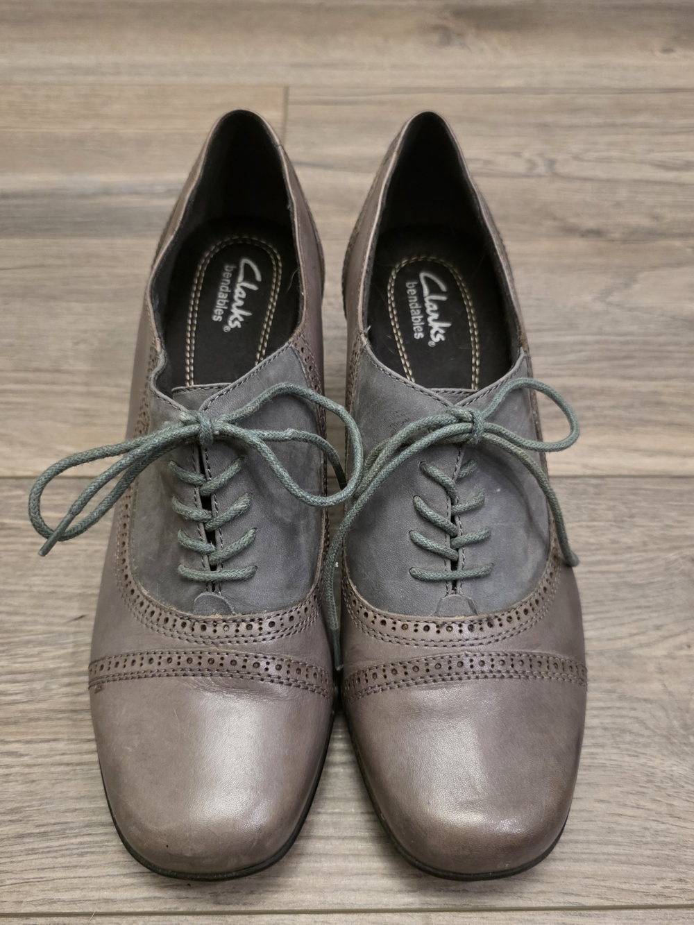 Clarks Women's Gray Lace-Up Oxford Shoes